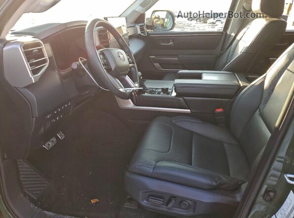 7SVAAABA1PX003235 2023 TOYOTA SEQUOIA Зеленый Вид салона спереди
