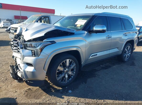 7SVAAABA1PX008855 2023 TOYOTA SEQUOIA Silver წინა მარცხენა ხედი სამი მეოთხედიდან