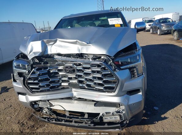 7SVAAABA1PX008855 2023 TOYOTA SEQUOIA Silver უკანა სალონის ხედი