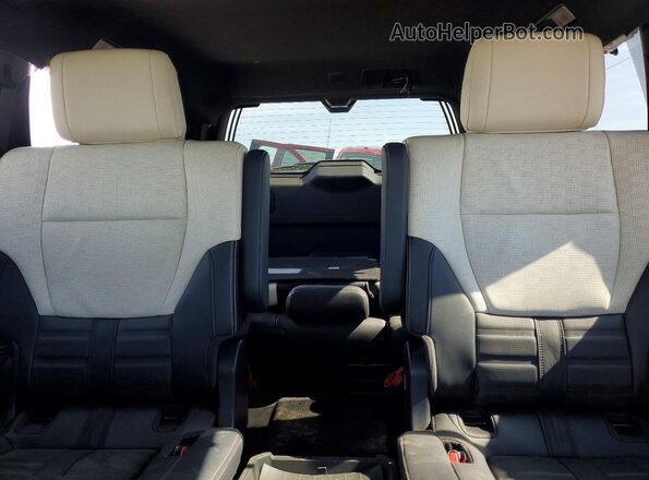 7SVAAABA1PX014834 2023 TOYOTA SEQUOIA Silver Vista de los asientos traseros