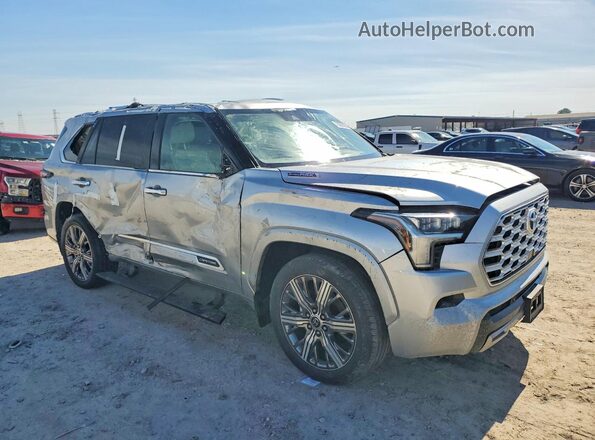 7SVAAABA1PX014834 2023 TOYOTA SEQUOIA Silver Delantero derecho
