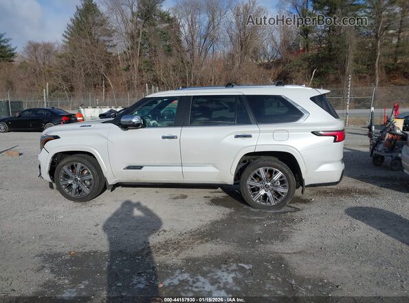 7SVAAABA3RX031489 2024 TOYOTA SEQUOIA Белый Панорамный вид салона 360°