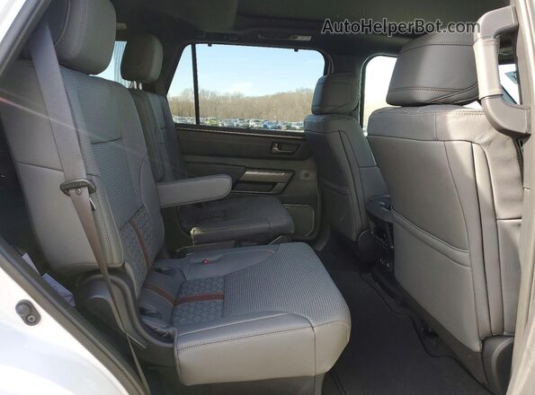 7SVAAABA5TX077249 2026 TOYOTA SEQUOIA White უკანა სალონის ხედი