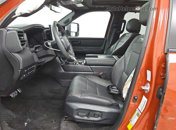 7SVAAABA6RX044219 2024 TOYOTA SEQUOIA Orange Vista interior delantera