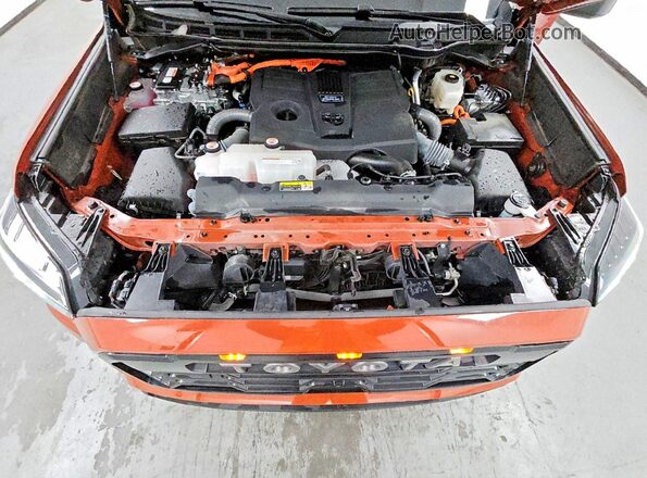 7SVAAABA6RX044219 2024 TOYOTA SEQUOIA Orange Vista del compartimento del motor