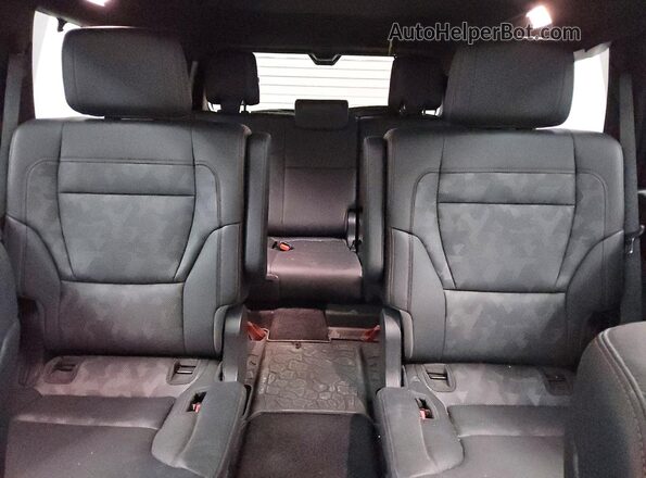 7SVAAABA6RX044219 2024 TOYOTA SEQUOIA Orange Vista de los asientos traseros