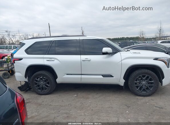 7SVAAABA7PX005703 2023 TOYOTA SEQUOIA White Вид задньої частини салону