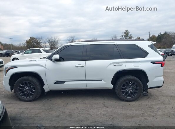 7SVAAABA7PX005703 2023 TOYOTA SEQUOIA White Панорамний вид салону 360°
