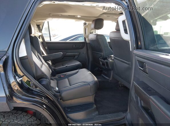 7SVAAABA8PX019870 2023 TOYOTA SEQUOIA Черный Вид наклейки с VIN-кодом