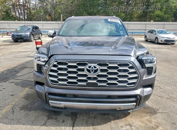 7SVAAABA9PX009624 2023 TOYOTA SEQUOIA Gray Widok z przodu