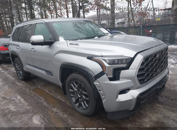 7SVAAABA9RX028385 2024 TOYOTA SEQUOIA Серый Передняя правая четверть