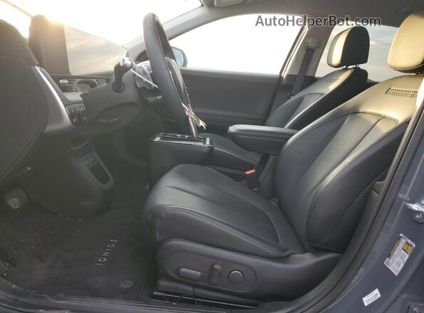 7YAKN4DA1SY035969 2025 HYUNDAI IONIQ Серый Вид салона спереди