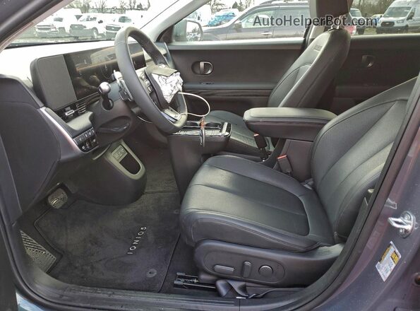 7YAKNDDC7SY025352 2025 HYUNDAI IONIQ Серый Вид салона спереди