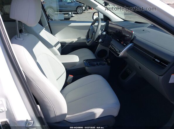 7YAKR4DA3SY028672 2025 HYUNDAI IONIQ 5 Белый Вид салона спереди