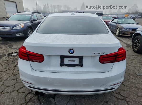 WBA8B9G38HNU56499 2017 BMW OTHER Белый Вид салона спереди