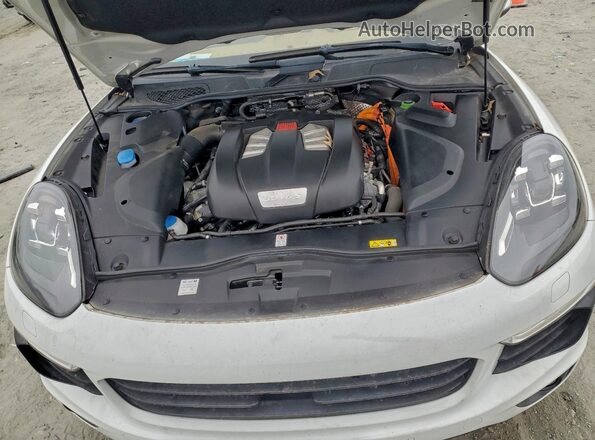 WP1AE2A20HLA69345 2017 PORSCHE CAYENNE White ძრავის განყოფილების ხედი
