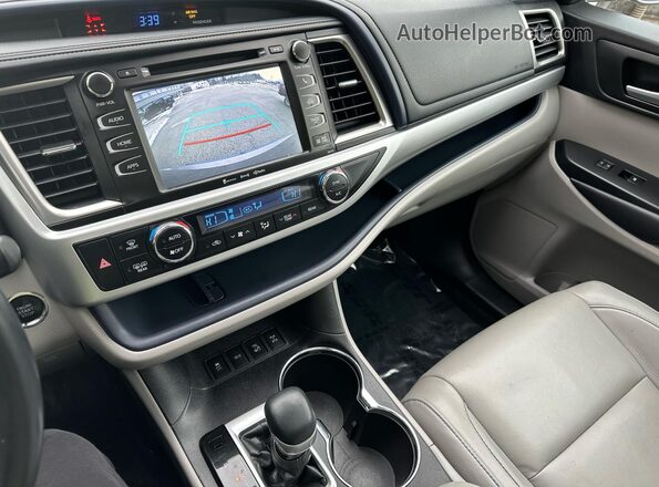 5TDJZRFH3JS556605 2018 TOYOTA HIGHLANDER Gray Widok komory silnika