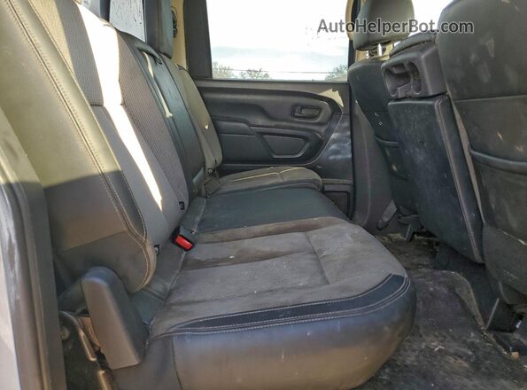 1N6BA1F31JN519427 2018 NISSAN TITAN Белый Вид задней части салона
