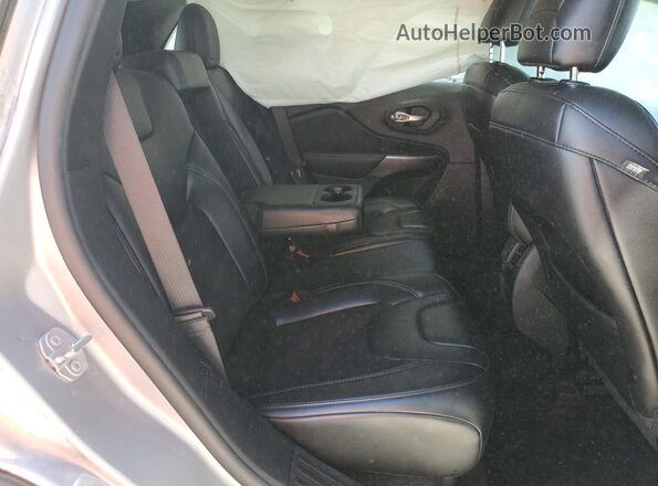 1C4PJLLB2KD318644 2019 JEEP CHEROKEE Silver Vista del compartimento del motor