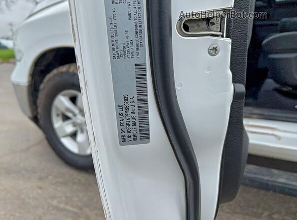 1C6RR7KT9MS562039 2021 RAM 1500 Белый Вид задней части салона