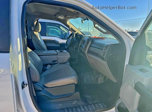 1FT7W2B6XJEB22735 2018 FORD F250 Белый Вид сзади