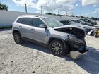 2019 Jeep Cherokee Latitude Plus Silver vin: 1C4PJLLB2KD318644