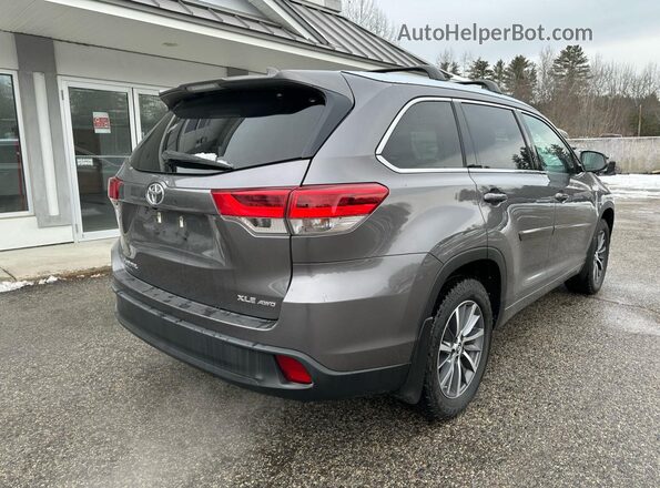 5TDJZRFH3JS556605 2018 TOYOTA HIGHLANDER Gray Widok z przodu