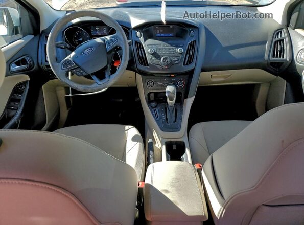 1FADP3F27JL324821 2018 FORD FOCUS Белый Вид панели приборов