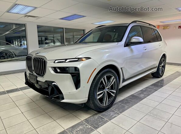 5UX23EM02T9158734 2026 BMW X7 Белый Задняя правая четверть