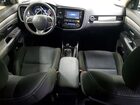 2018 Mitsubishi Outlander Es Silver vin: JA4AD2A39JZ015908