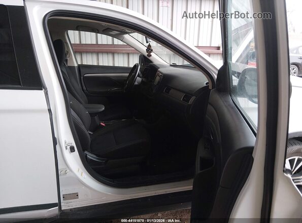 JA4AD3A30GZ014533 2016 MITSUBISHI OUTLANDER Белый Вид салона спереди