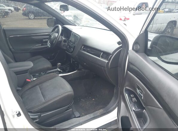 JA4AD3A34JZ033187 2018 MITSUBISHI OUTLANDER White Widok wnętrza z przodu