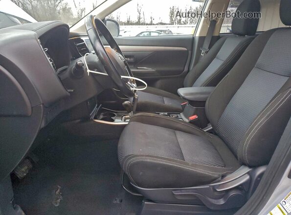 JA4AZ3A32HZ026752 2017 MITSUBISHI OUTLANDER Серебряный Вид салона спереди