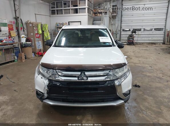 JA4AZ3A36HZ024115 2017 MITSUBISHI OUTLANDER Белый Вид панели приборов