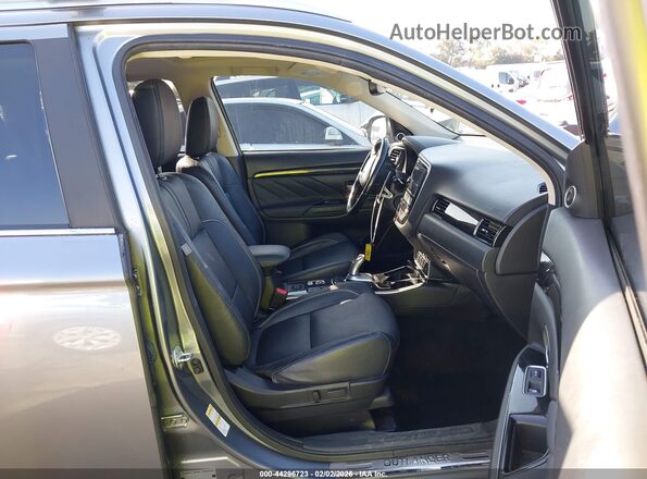 JA4J24A55JZ028982 2018 MITSUBISHI OUTLANDER PHEV Серый Вид салона спереди