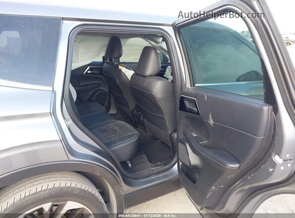 JA4J3UA86PZ048142 2023 MITSUBISHI OUTLANDER Gray Widok naklejki z numerem VIN