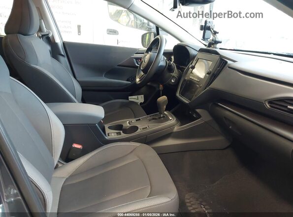 JF1GUABCXS8319075 2025 SUBARU IMPREZA Gray Vista interior delantera