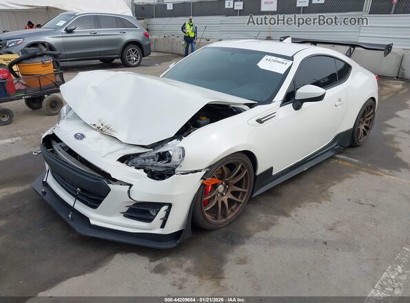 JF1ZCAC17H9605946 2017 SUBARU BRZ Белый Передняя левая четверть