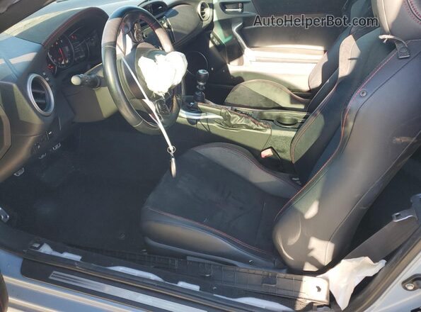 JF1ZCAC17K9600592 2019 SUBARU BRZ Silver Widok wnętrza z przodu