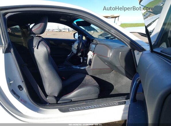 JF1ZCAC19H8603914 2017 SUBARU BRZ Белый Вид салона спереди