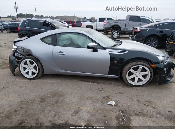 JF1ZNAA10H9711183 2017 TOYOTA 86 Silver Вид задньої частини салону