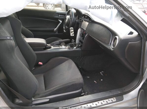 JF1ZNAA10H9711183 2017 TOYOTA 86 Silver Вид салону спереду