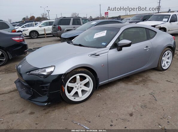 JF1ZNAA10H9711183 2017 TOYOTA 86 Silver Передня ліва чверть