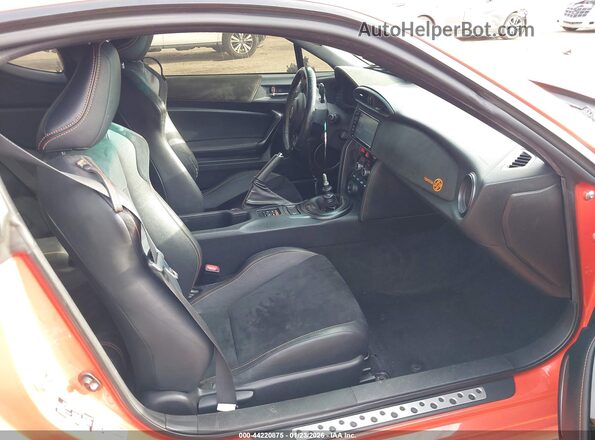 JF1ZNAA15H9707467 2017 TOYOTA 86 Orange Вид салону спереду