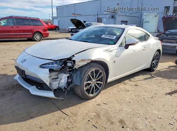 JF1ZNAA16H8702123 2017 TOYOTA 86 Белый Передняя левая четверть