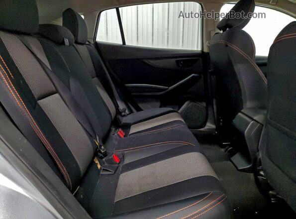 JF2GTABC7JH336980 2018 SUBARU CROSSTREK Серебряный Вид задней части салона