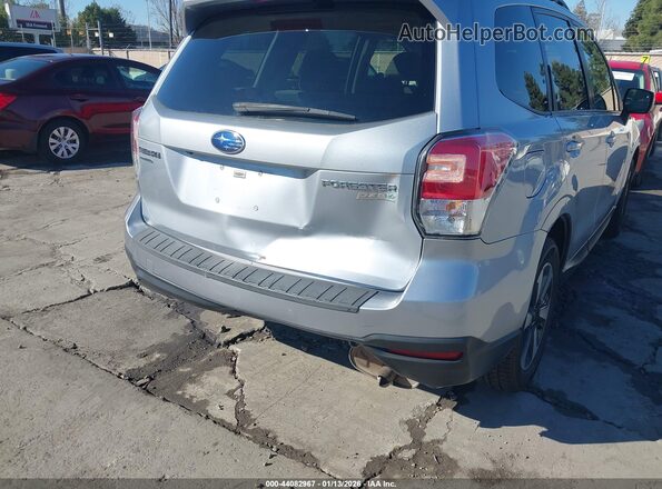 JF2SJAGC0HH431321 2017 SUBARU FORESTER 2.5 Серебряный Вид спереди