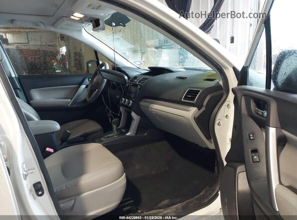 JF2SJAHC1GH433754 2016 SUBARU FORESTER 2.5 White Widok wnętrza z przodu