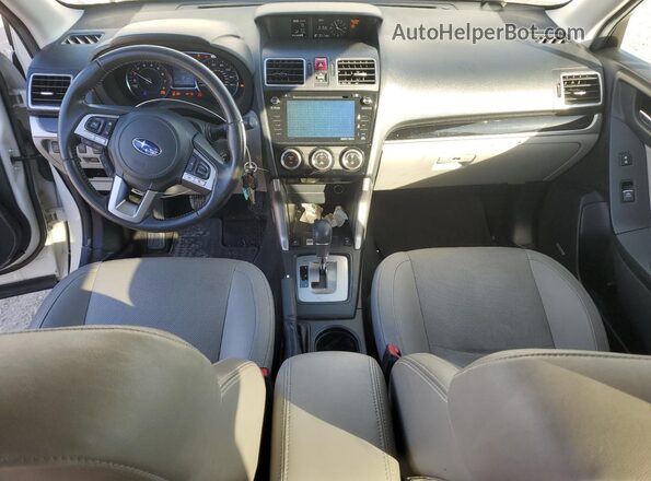 JF2SJARCXHH560034 2017 SUBARU FORESTER 2.5 Белый Вид панели приборов