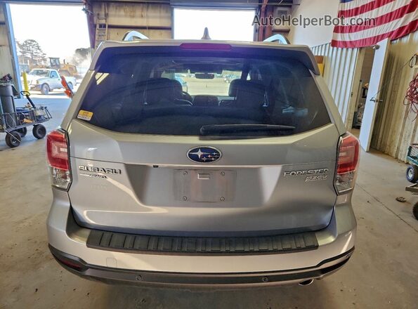 JF2SJAWC5HH466633 2017 SUBARU FORESTER 2.5I TO Silver Вид ззаду